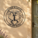 Adam & Ève – plaque en acier personnalisée « Marie & Louis · 28.05.2016 » sur la façade de la maison – Steelmonks
