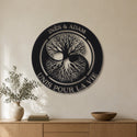 Arbre yin et yang – plaque en acier personnalisée « Inès & Adam · Unis pour la vie » au mur du salon – Steelmonks