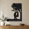 Balançoire – plaque en acier personnalisée « Sarah & Paul » au mur du salon – Steelmonks