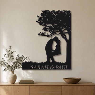 Balançoire – plaque en acier personnalisée « Sarah & Paul » au mur du salon – Steelmonks