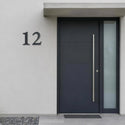 Numéro de maison Classique sur une façade claire