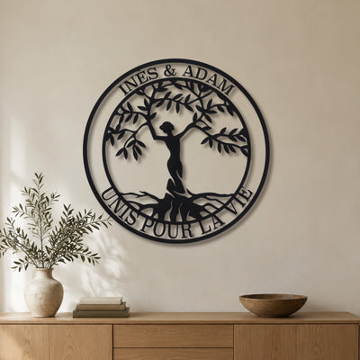 Mère Nature – plaque en acier personnalisée « Inès & Adam · Unis pour la vie » au mur du salon – Steelmonks