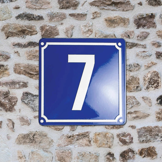 Numéro de maison style émaillé bleu, acier découpé au laser · Steelmonks