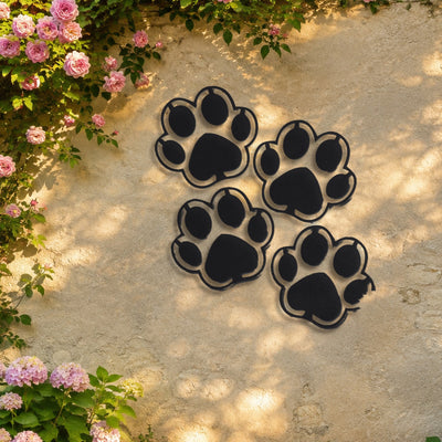 Pattes – plaque en acier personnalisée sur un mur de jardin – Steelmonks