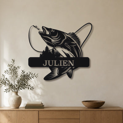 Pêche à la truite – plaque en acier personnalisée « Julien » au mur du salon – Steelmonks