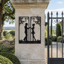 Petit couple inséparable – plaque en acier personnalisée sur le pilier du portail – Steelmonks