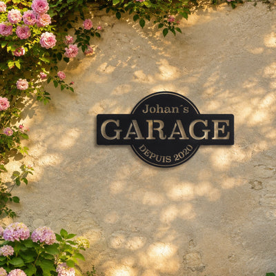 Plaque garage classique – plaque en acier personnalisée sur un mur de jardin – Steelmonks
