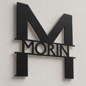 Monogramme personnalisé en métal – design Lettres modernes, détail de la découpe laser · Steelmonks