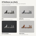 Plaque de rue personnalisée – design Chien, 4 finitions : noir, anthracite, inox, Corten · Steelmonks