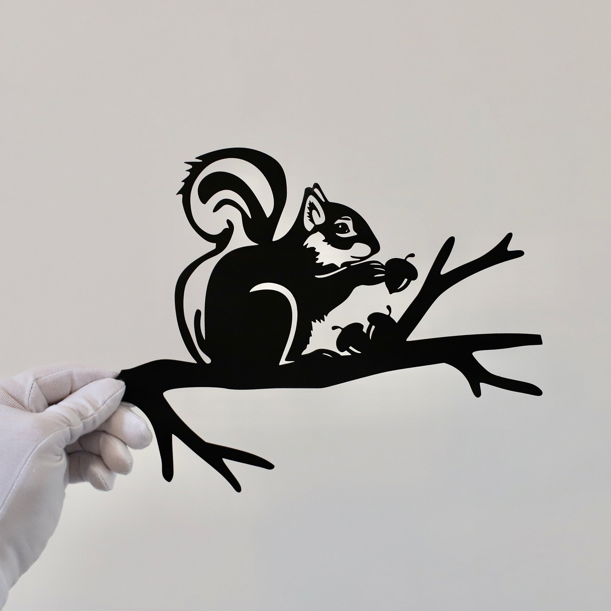 Plaque métallique Steelmonks,Corneille mangeuse. Décoration murale en forme d'arbre disponible en plusieurs tailles et couleurs.