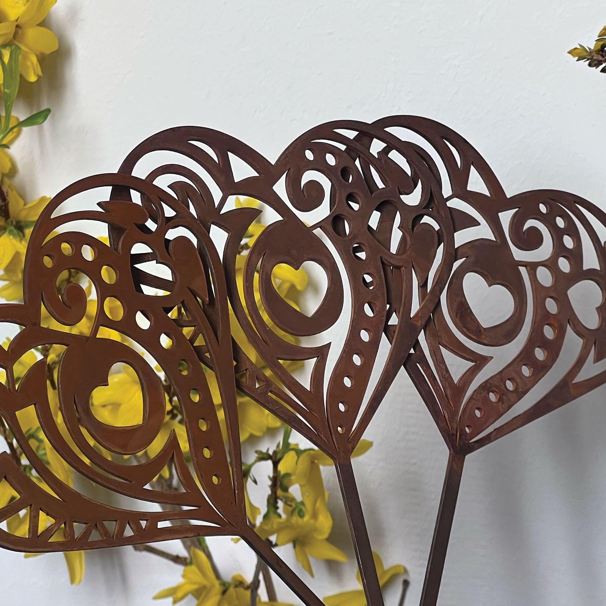 Plaque métallique Steelmonks, cœur de fleur. Fleur décoration murale disponible en différentes tailles et couleurs.