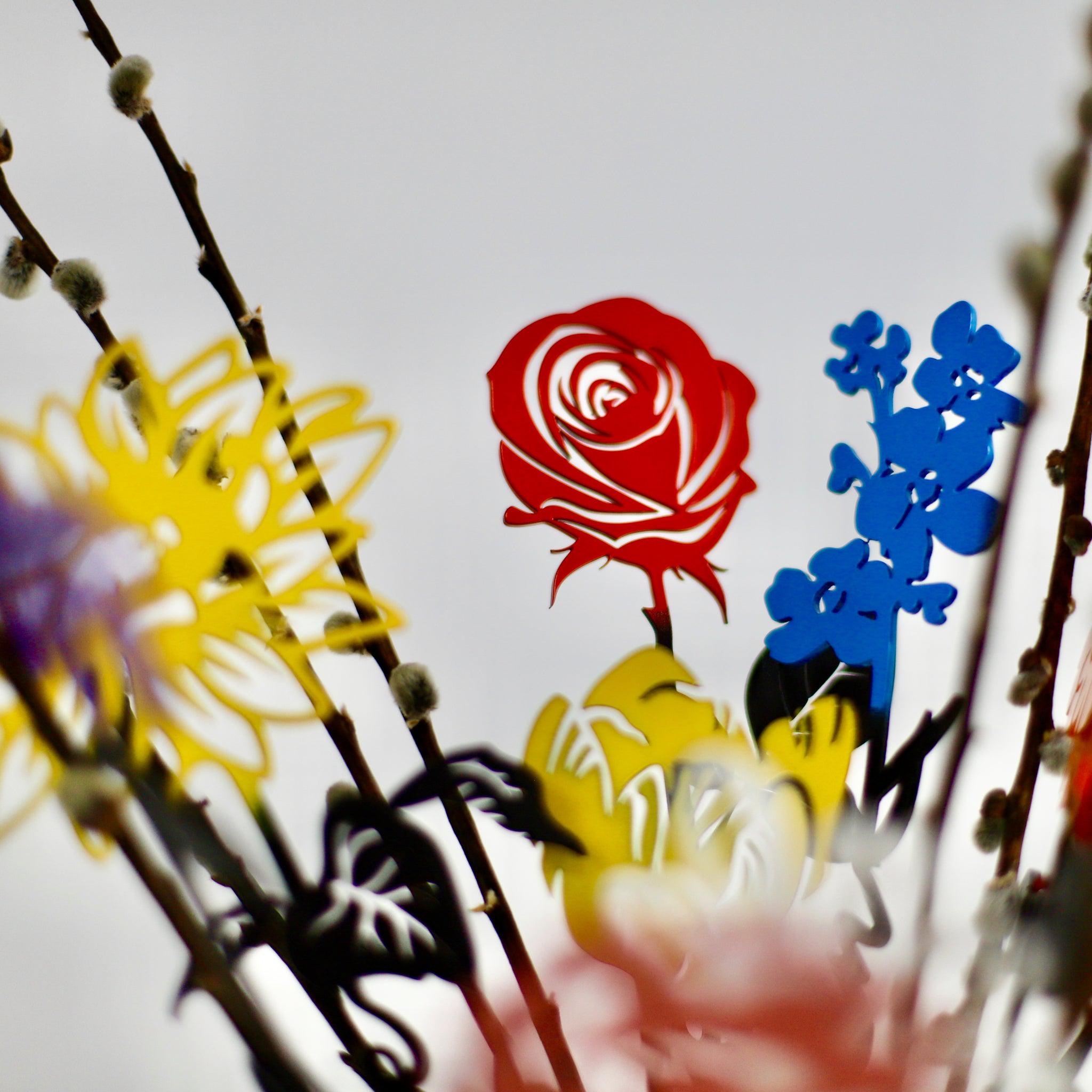 Plaque métallique Steelmonks,Bouquet de fleurs (7 fleurs). Décoration murale de fleur disponible en plusieurs tailles et couleurs.