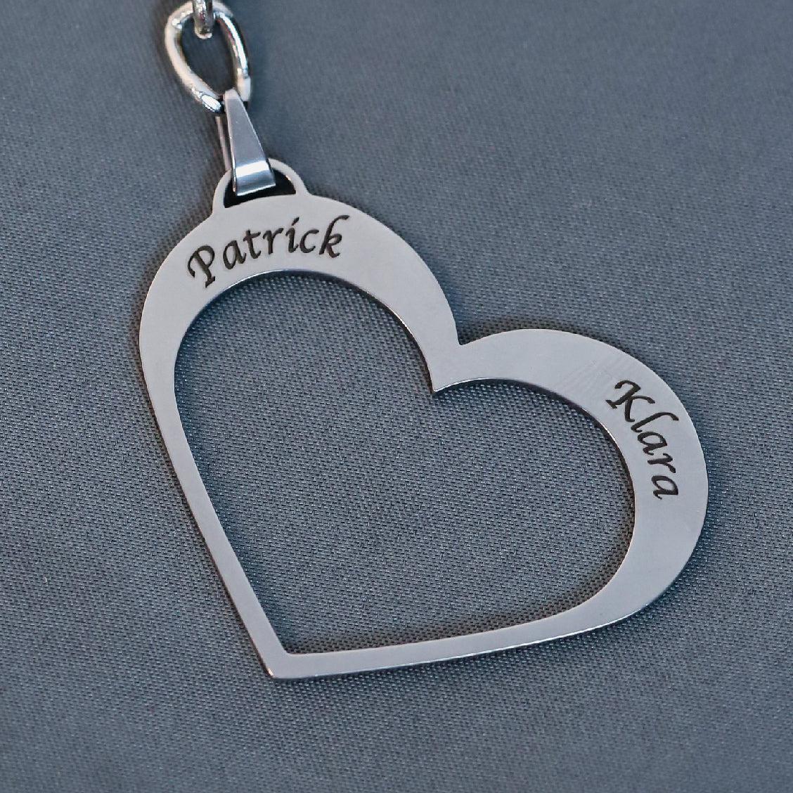 Plaque métallique Steelmonks,Cœur avec nom. Pendentif coeur décoration murale disponible en différentes tailles et couleurs.