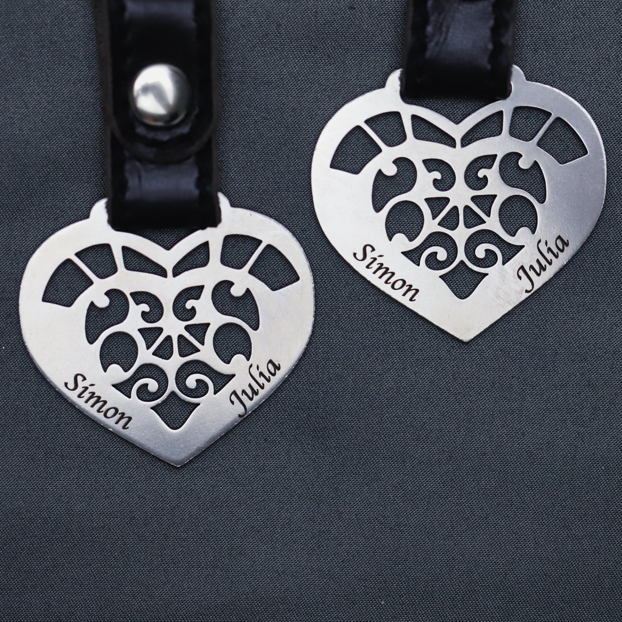 Plaque métallique Steelmonks, Cœur connecté. Décoration murale en forme de coeur disponible en différentes tailles et couleurs.