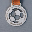 Plaque métallique Steelmonks, ballon de football. Décoration murale pour sports et loisirs disponible en différentes tailles et couleurs.