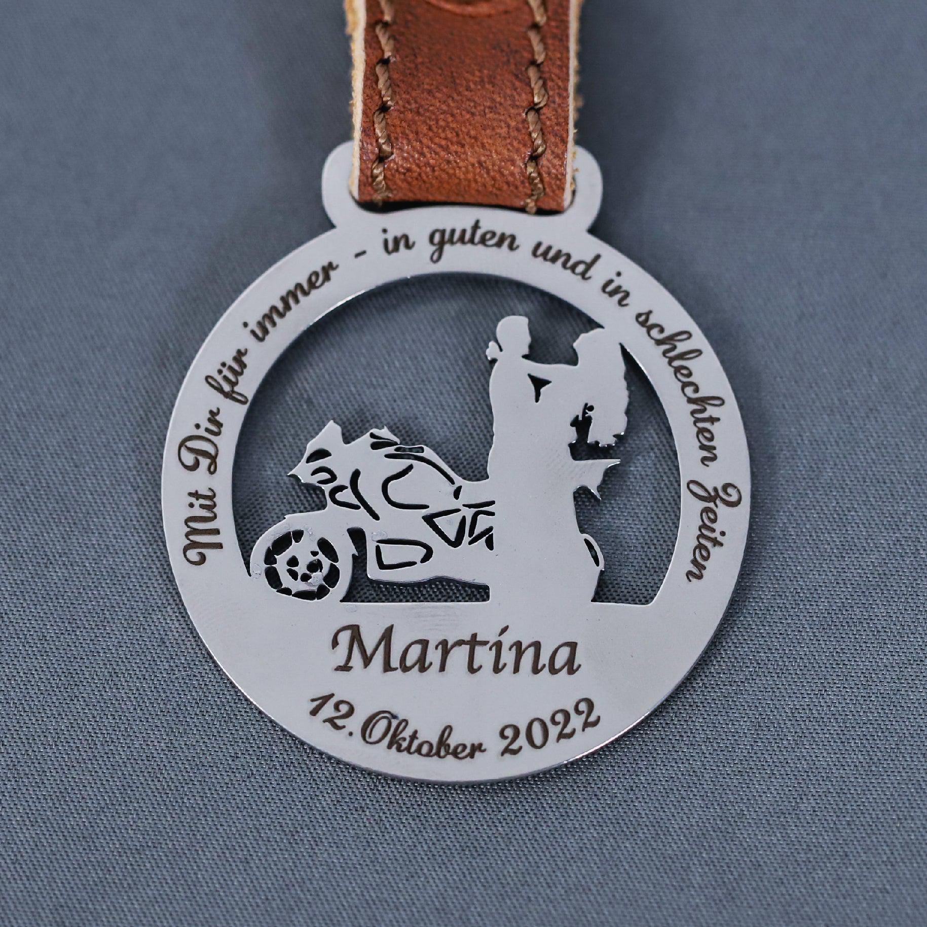 Plaque métallique Steelmonks, couple de super-sportifs. Décoration murale pour sports et loisirs disponible en différentes tailles et couleurs.