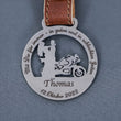 Plaque métallique Steelmonks, couple de super sportifs. Décoration murale pour sports et loisirs disponible en différentes tailles et couleurs.