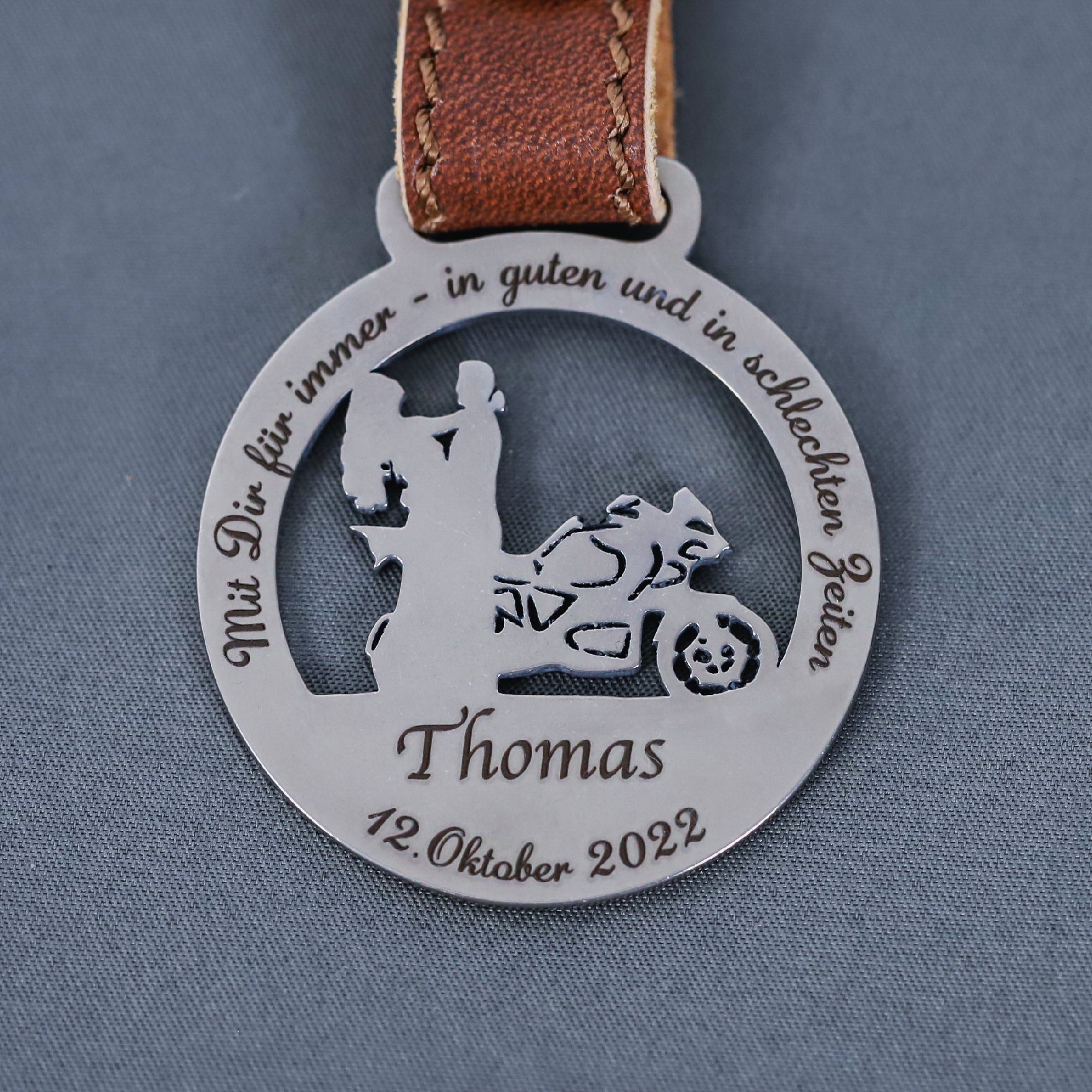 Plaque métallique Steelmonks, couple de super sportifs. Décoration murale pour sports et loisirs disponible en différentes tailles et couleurs.