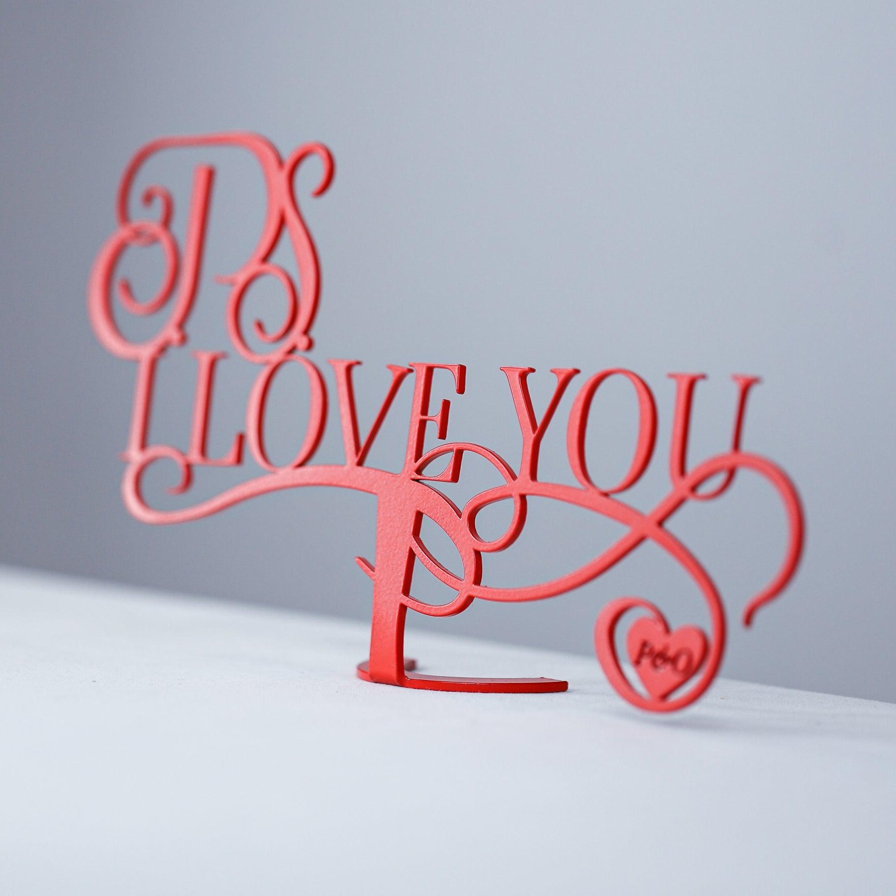 Plaque métallique Steelmonks, P.S. I Love You. Décoration murale de la Saint-Valentin disponible en plusieurs tailles et couleurs.
